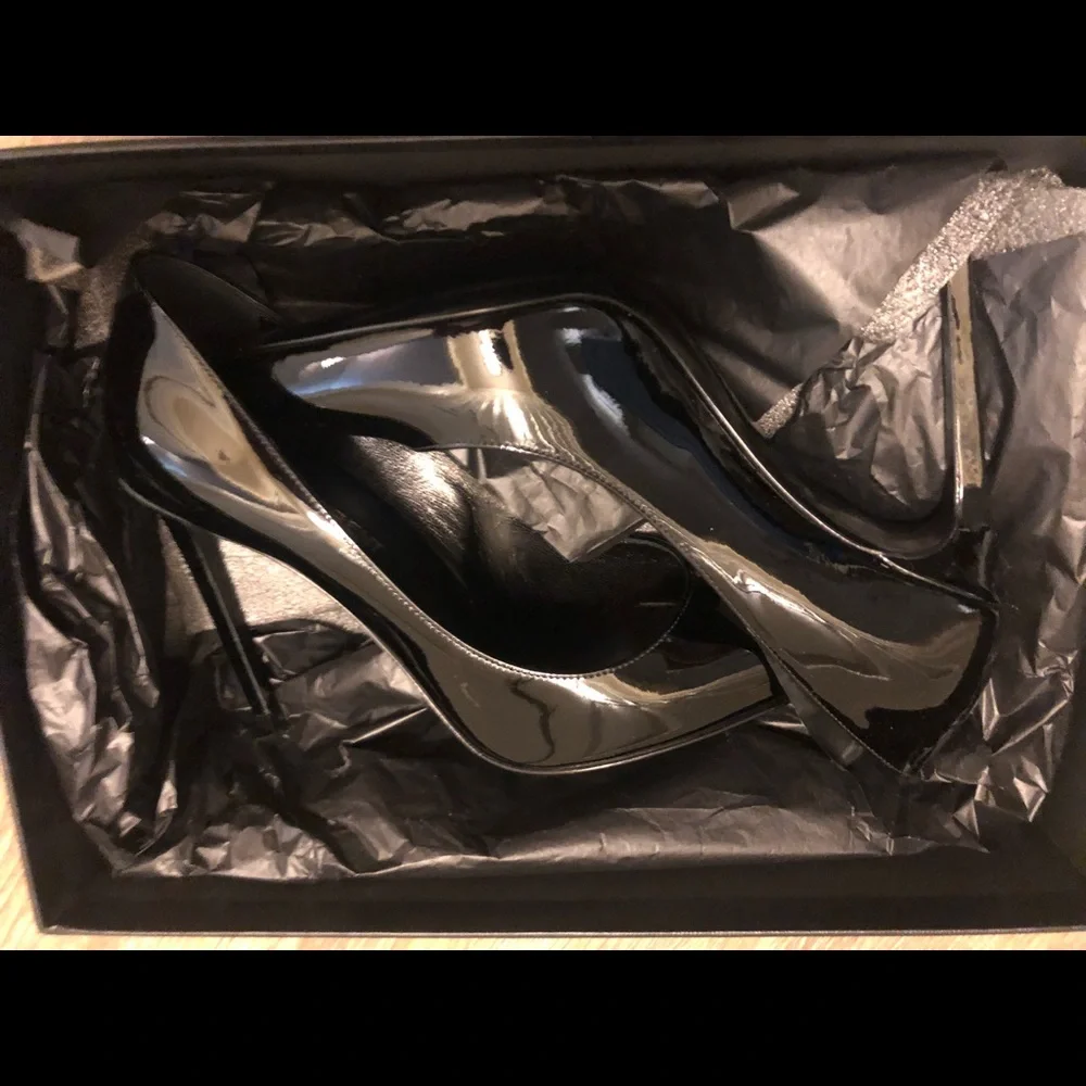 NEW IN BOX Saint Laurent Patent Leather High heels - Picture 4 of 8